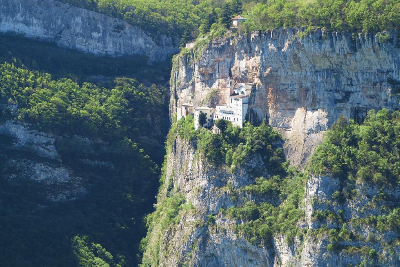 Hotel Stella Alpina Spiazzi Di Caprino Екстер'єр фото