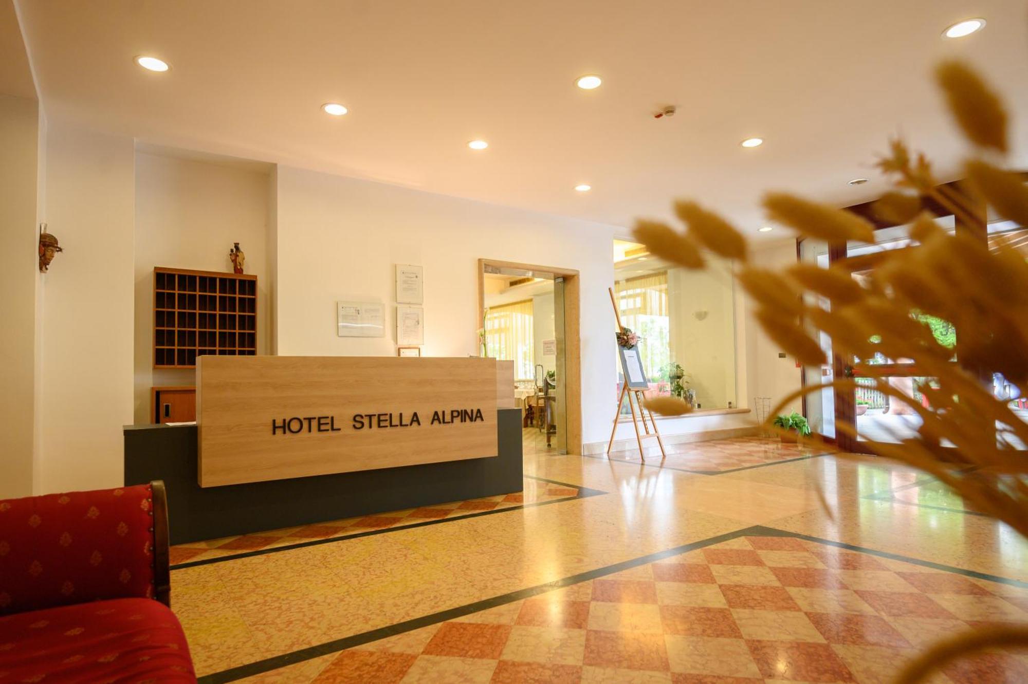 Hotel Stella Alpina Spiazzi Di Caprino Екстер'єр фото