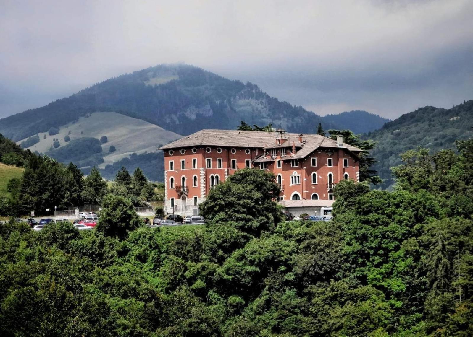 Hotel Stella Alpina Spiazzi Di Caprino Екстер'єр фото